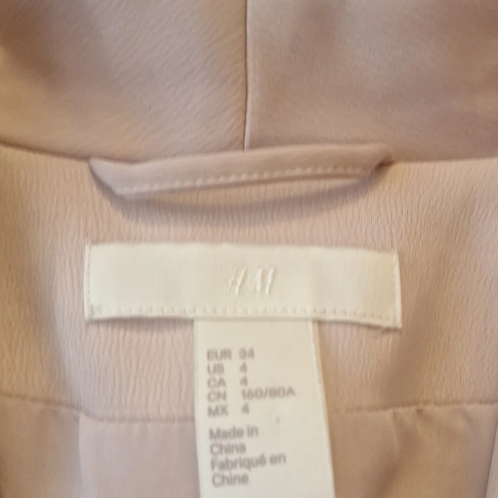 H&M Soft pink Suit Jacket w/ Inside Snap 2 lg Pockets & Tie Size 4 - Picture 5 of 7